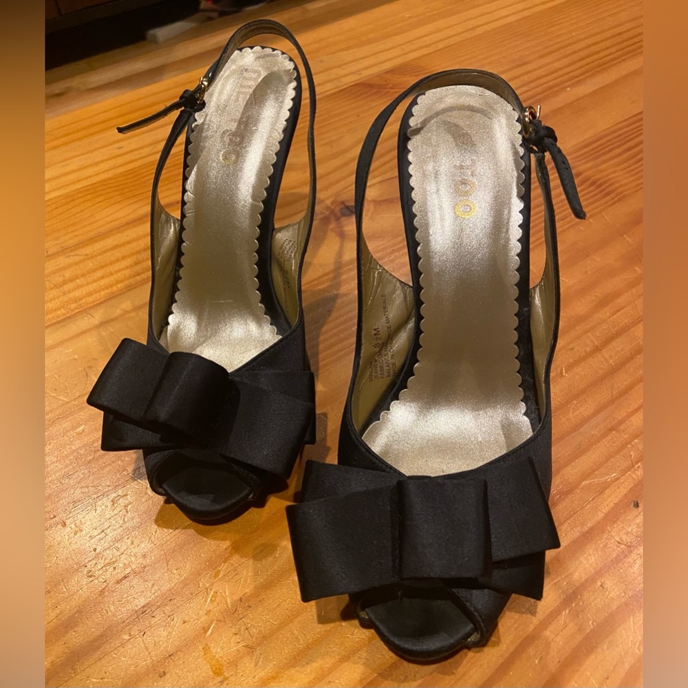 Me Too heels, 8 1/2 M. Like new - worn once